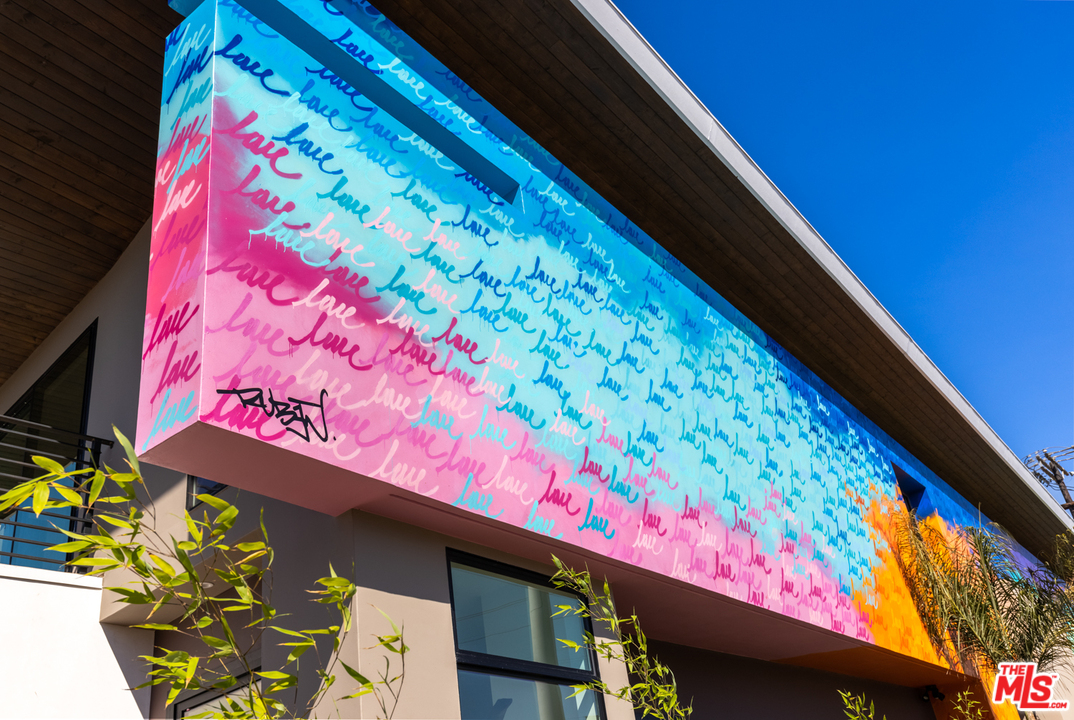 700 Brooks Avenue Venice, CA 90291 - Photo 5 of 53 a picture of a wall