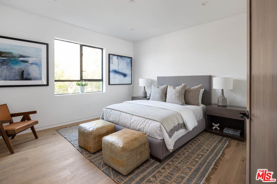 700 Brooks Avenue Venice, CA 90291 - Photo 42 of 53 a bedroom with a bed and wooden floor