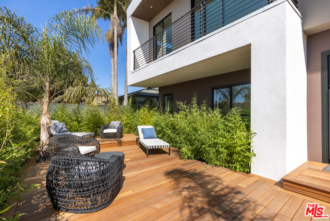 700 Brooks Avenue Venice, CA 90291 - Photo 6 of 53 a view of a patio with couches and potted plants
