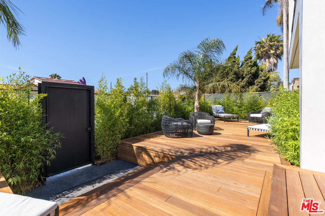 700 Brooks Avenue Venice, CA 90291 - Photo 7 of 53 a view of a backyard with plants