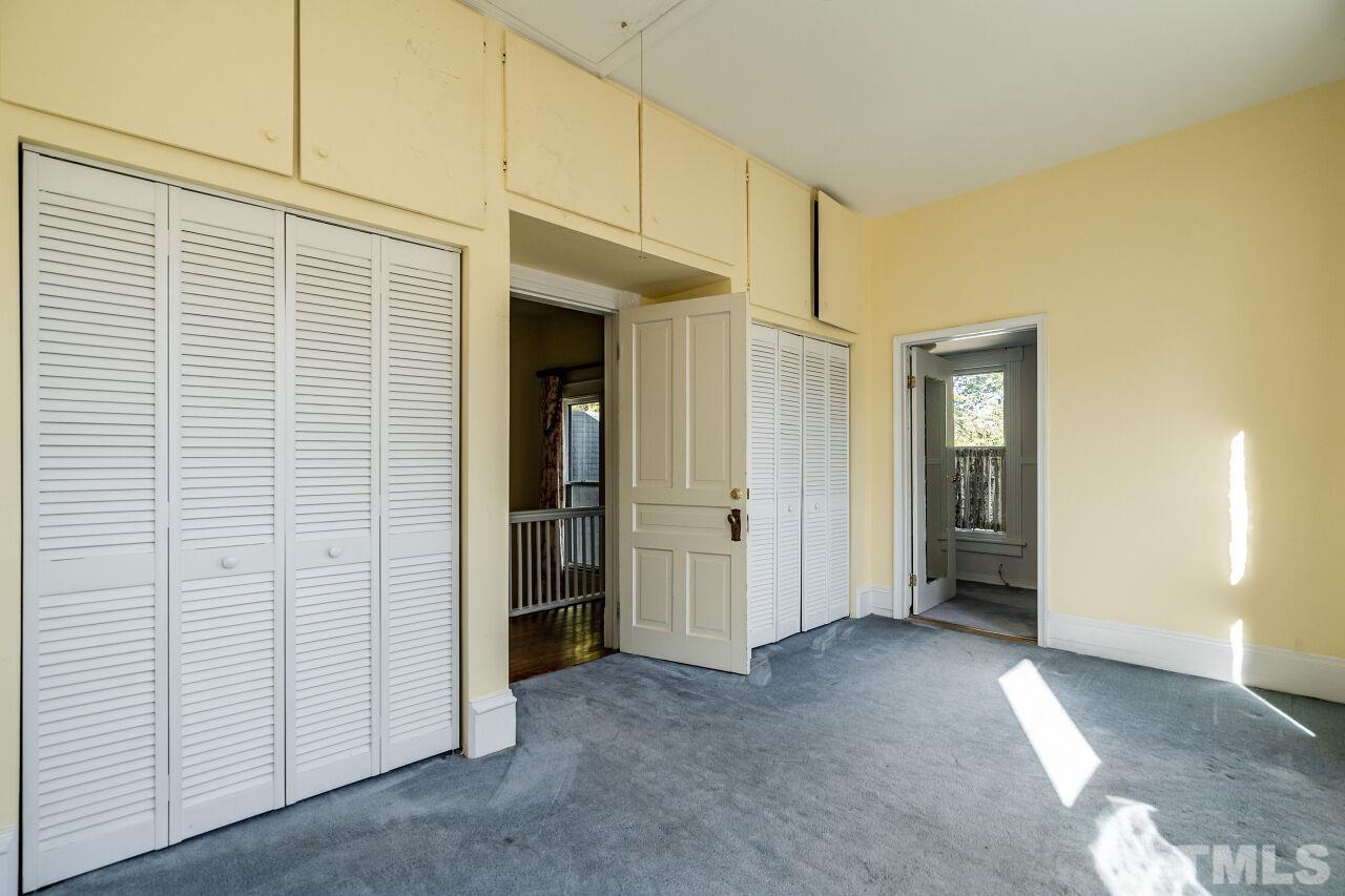 521 East Jones Street Raleigh, NC 27601 - Photo 21 of 29 a view of a room with closet