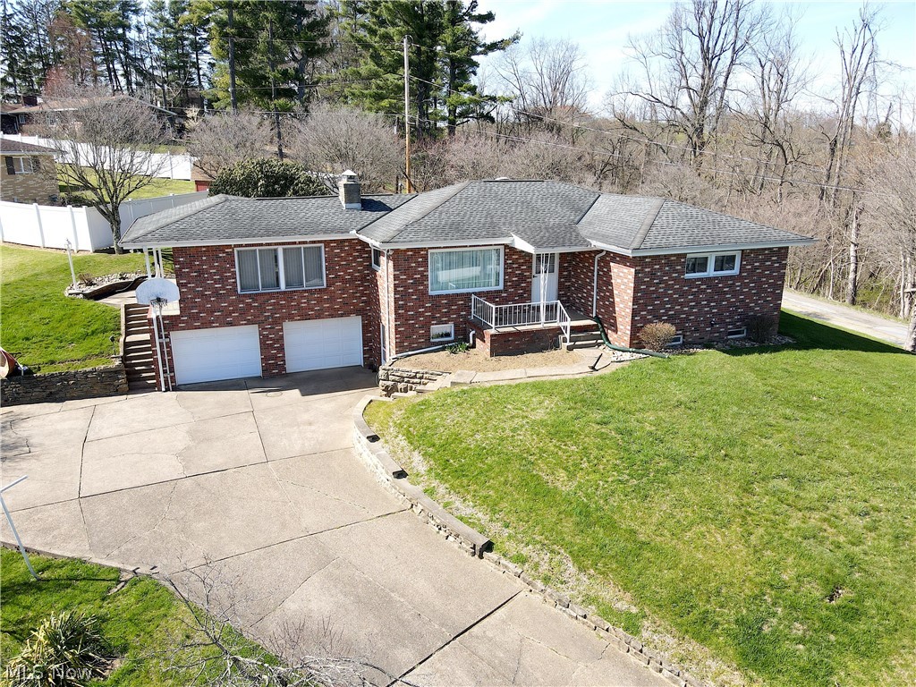 57500 Hospital Road Bellaire, OH 43906 - Photo 2 of 22 Ranch-style house featuring a front yard and a garage