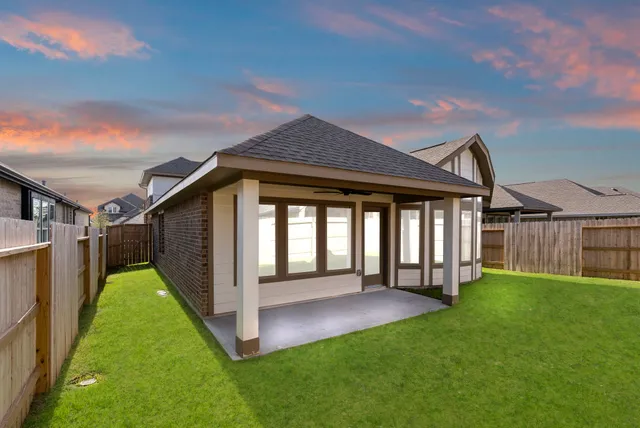 $349,990 | 1040 Shl Crk Trail, Conroe, TX 77304