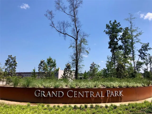 $349,990 | 1040 Shl Crk Trail, Conroe, TX 77304