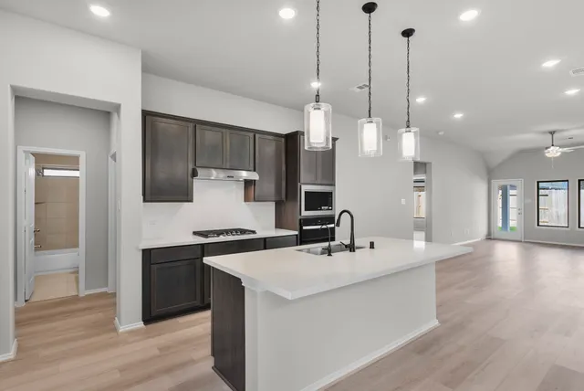 $349,990 | 1040 Shl Crk Trail, Conroe, TX 77304