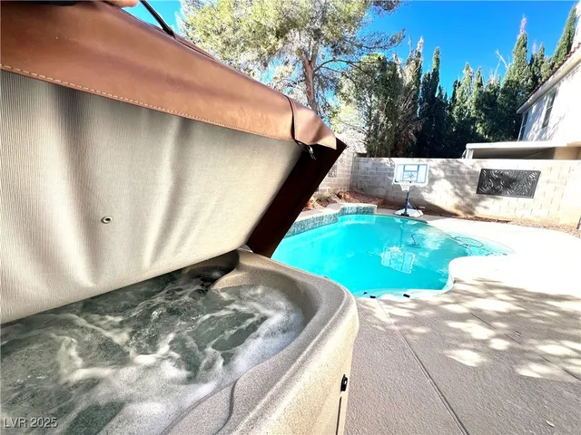 $2,600 | 9449 Amber Valley Lane, Las Vegas, NV 89134