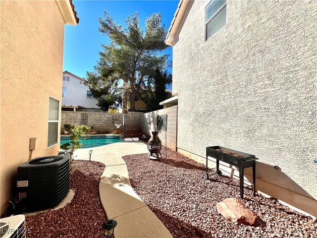 $2,600 | 9449 Amber Valley Lane, Las Vegas, NV 89134