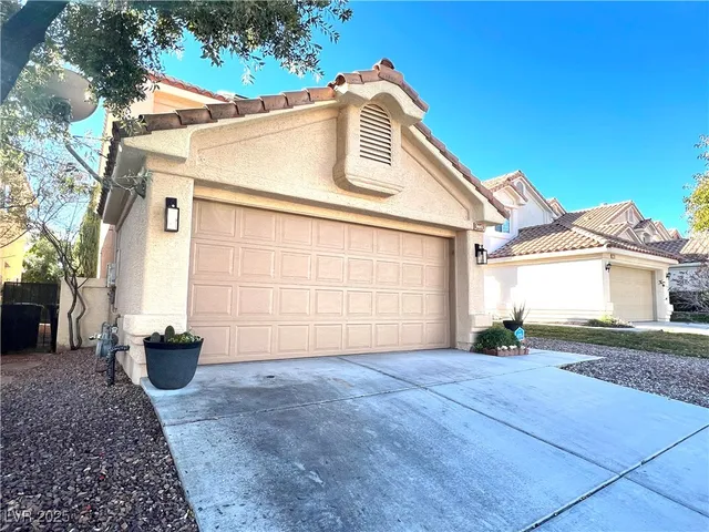 $2,600 | 9449 Amber Valley Lane, Las Vegas, NV 89134