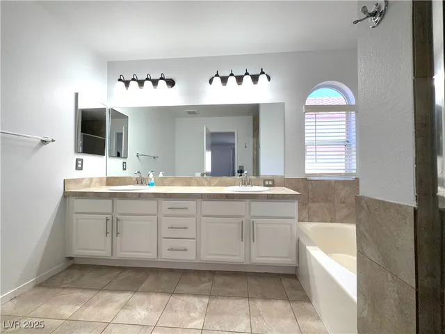 $2,600 | 9449 Amber Valley Lane, Las Vegas, NV 89134