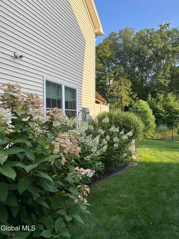 $520,000 | 27 Hillman Loop, Round Lake, NY 12151