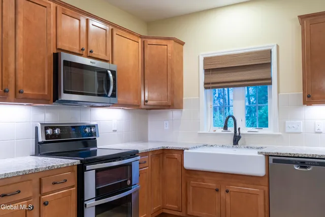 $520,000 | 27 Hillman Loop, Round Lake, NY 12151