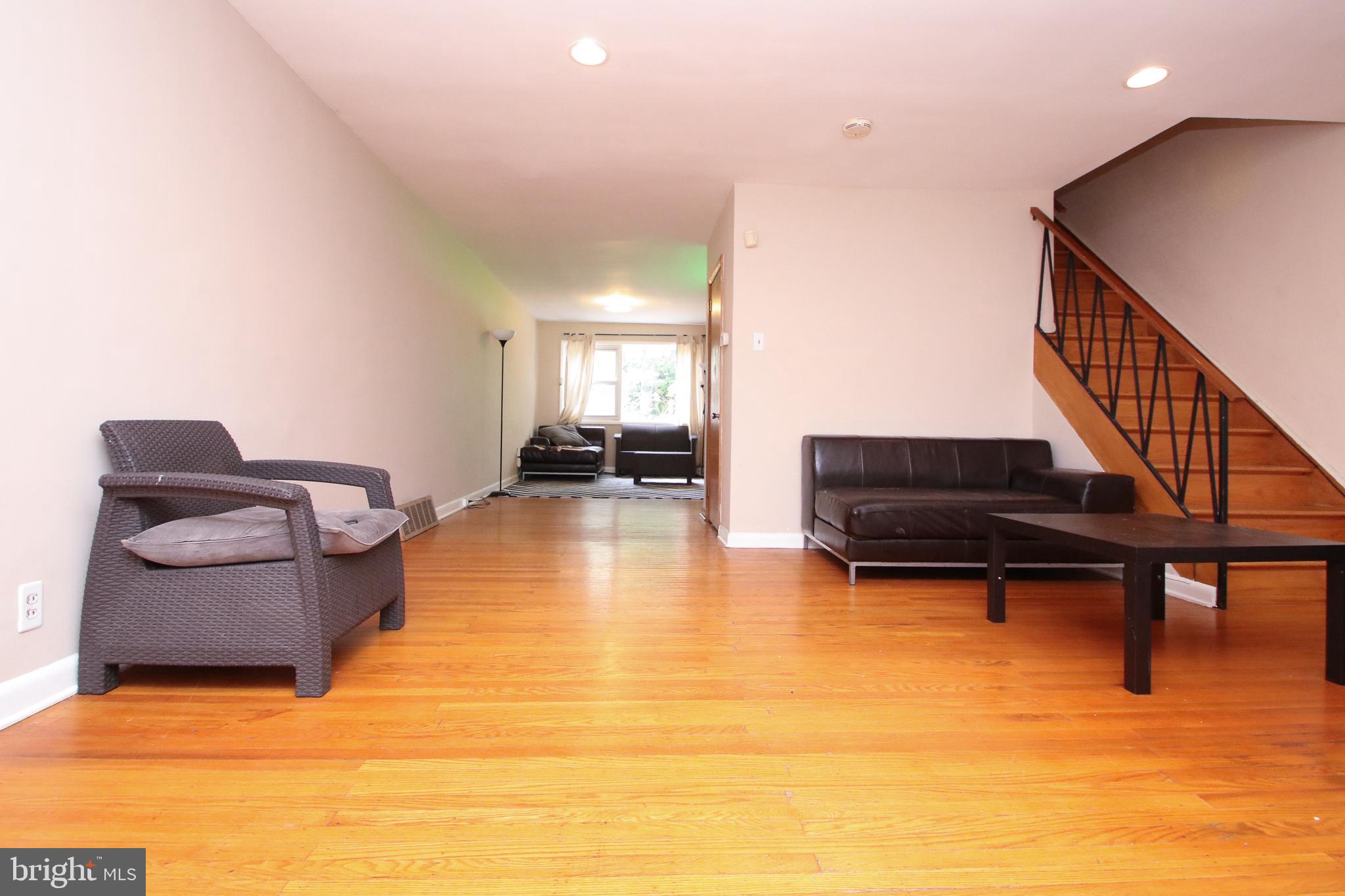2734 West Country Club Road Philadelphia, PA 19131 - Photo 4 of 30 Living Room