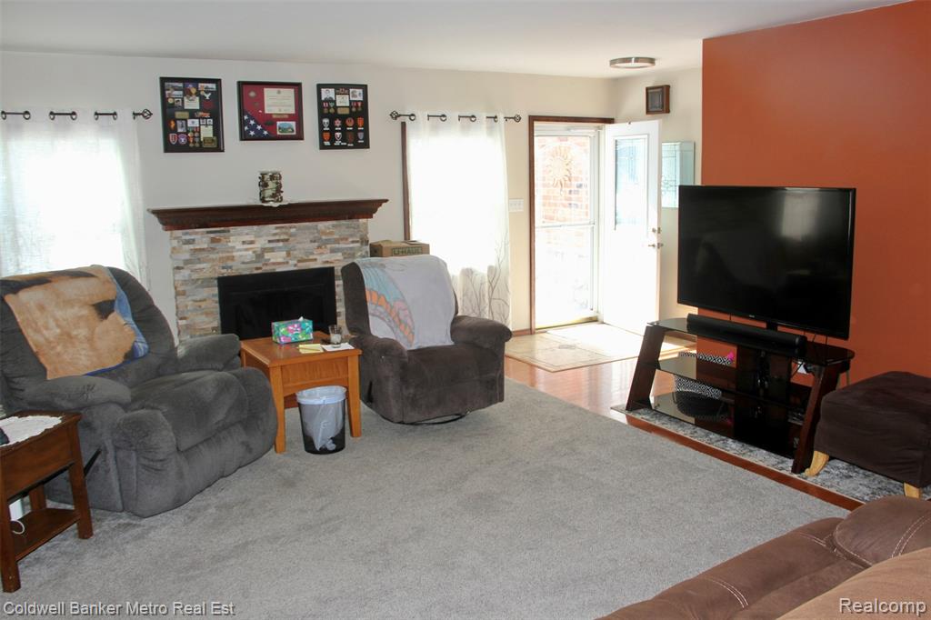 4092 Woodstock Road Waterford, MI 48328 - Photo 3 of 63