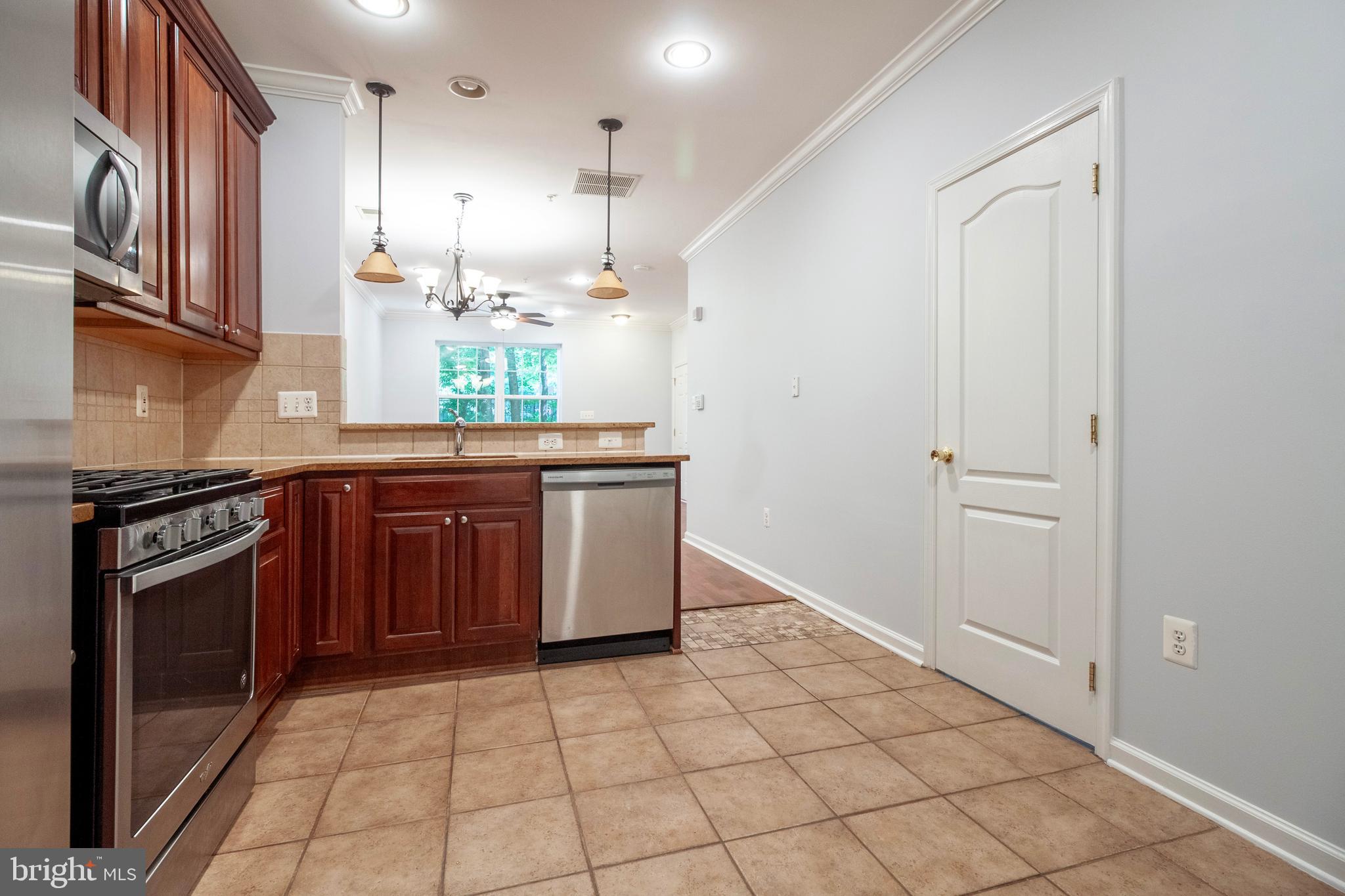 12430 Liberty Bridge Road Fairfax, VA 22033 - Photo 8 of 28 Kitchen