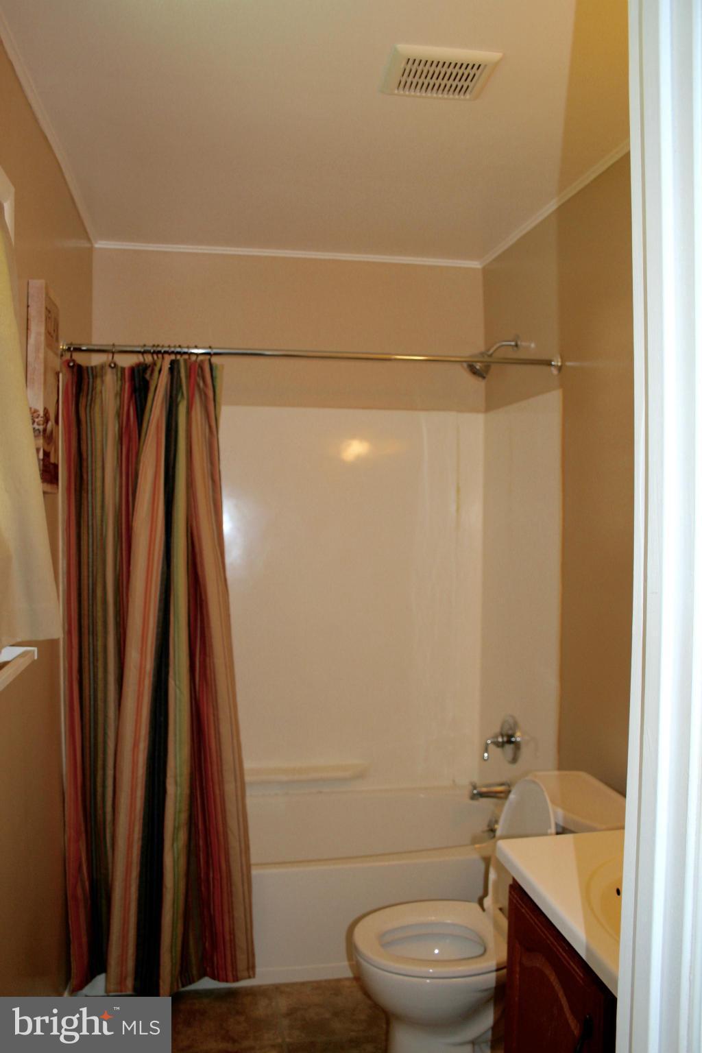 7617 Gresham Street Springfield, VA 22151 - Photo 11 of 28 Bath (Master)