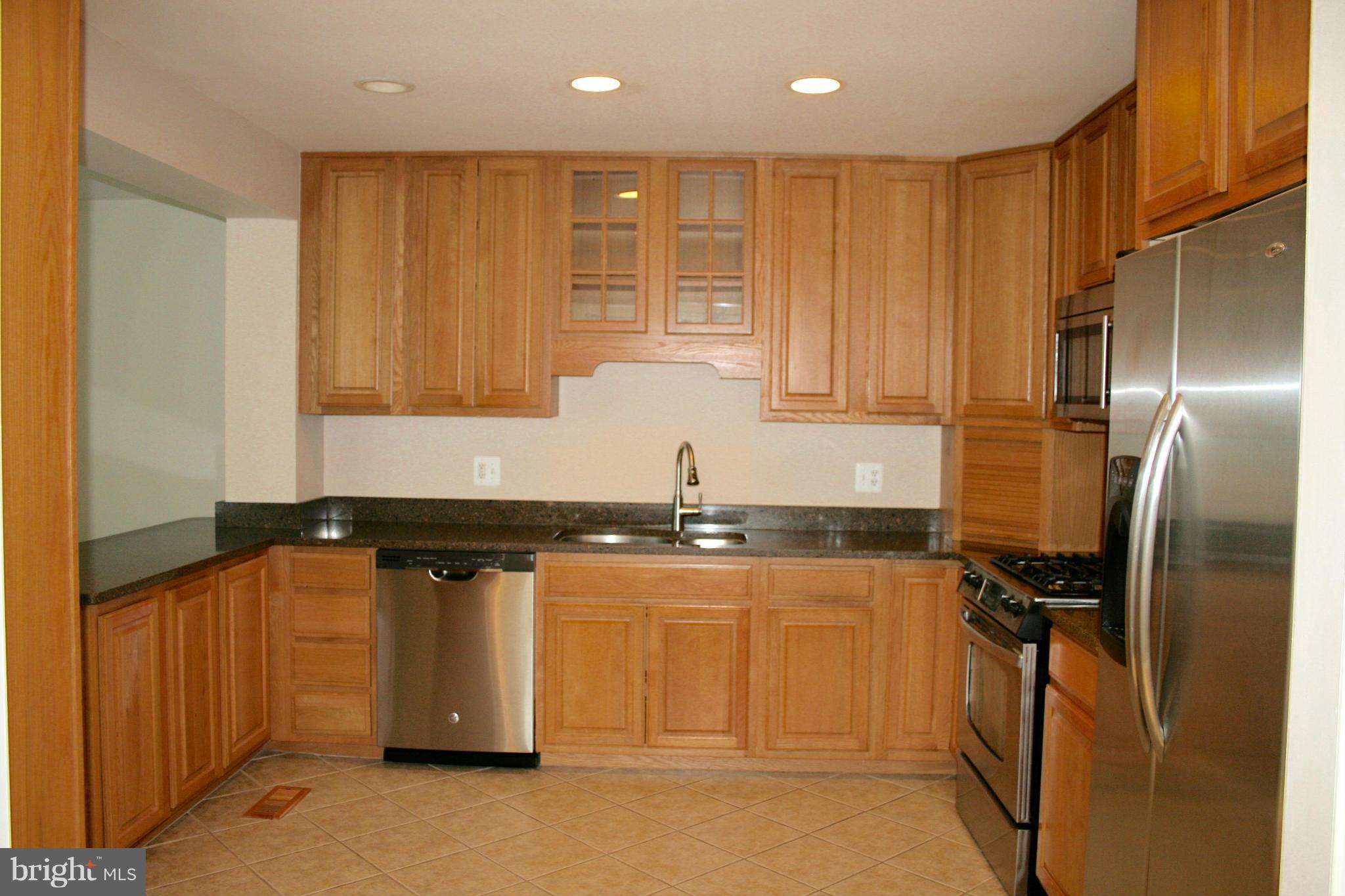 7617 Gresham Street Springfield, VA 22151 - Photo 15 of 28 Kitchen