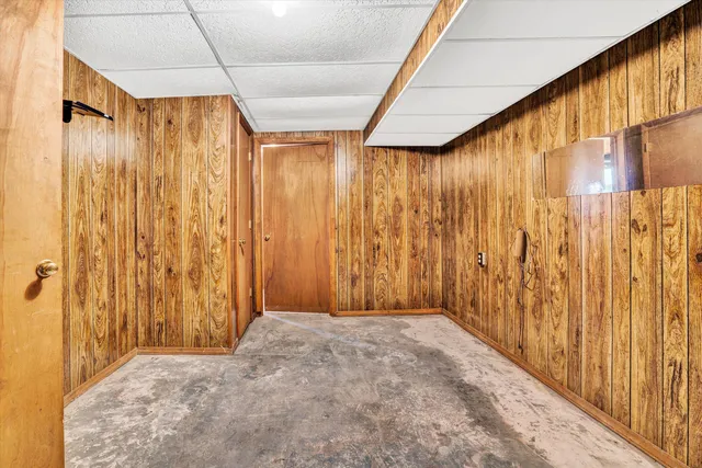 a view of a back yard and a walk in closet