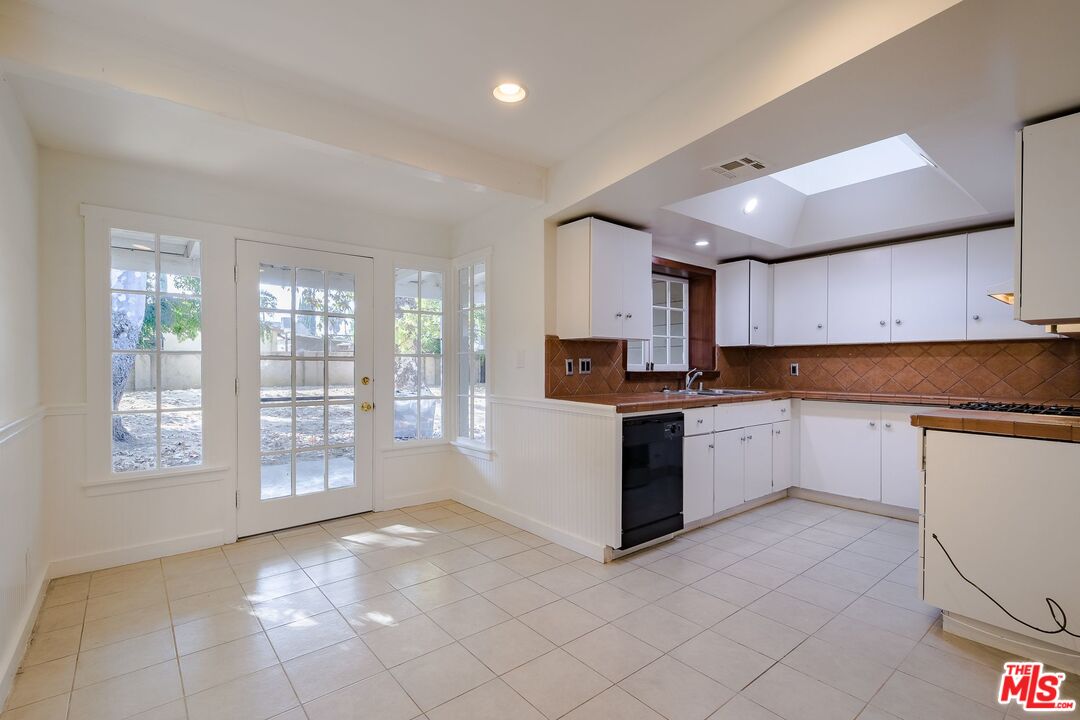 7037 Rhea Avenue Reseda, CA 91335 - Photo 11 of 35 Gallery Image 11