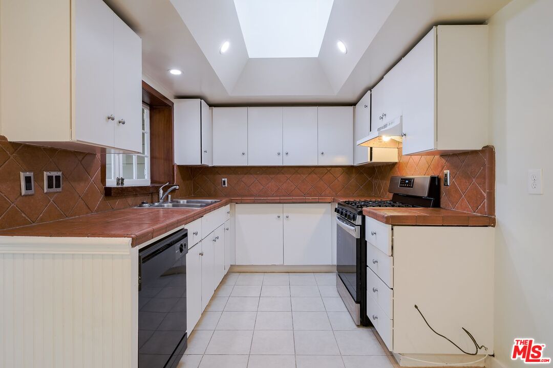 7037 Rhea Avenue Reseda, CA 91335 - Photo 12 of 35 Gallery Image 12