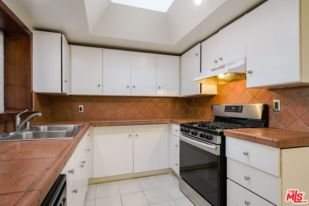 7037 Rhea Avenue Reseda, CA 91335 - Photo 14 of 35 Gallery Image 14