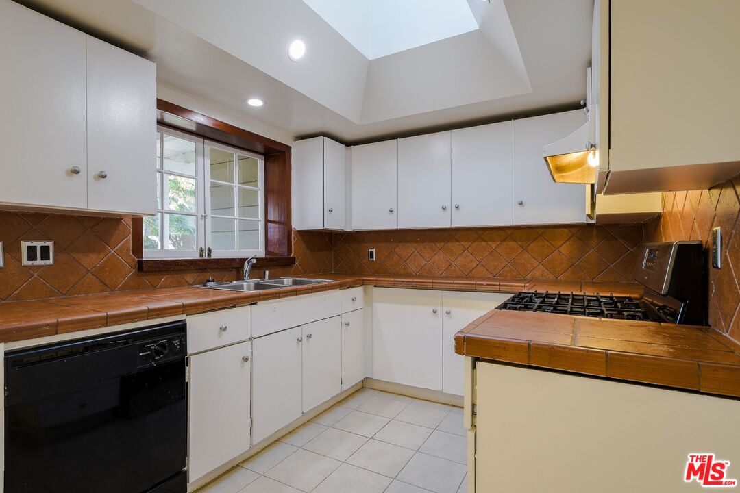 7037 Rhea Avenue Reseda, CA 91335 - Photo 15 of 35 Gallery Image 15