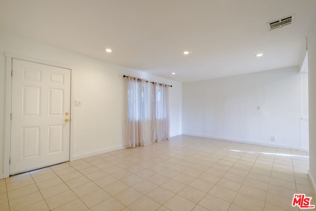 7037 Rhea Avenue Reseda, CA 91335 - Photo 8 of 35 Gallery Image 8