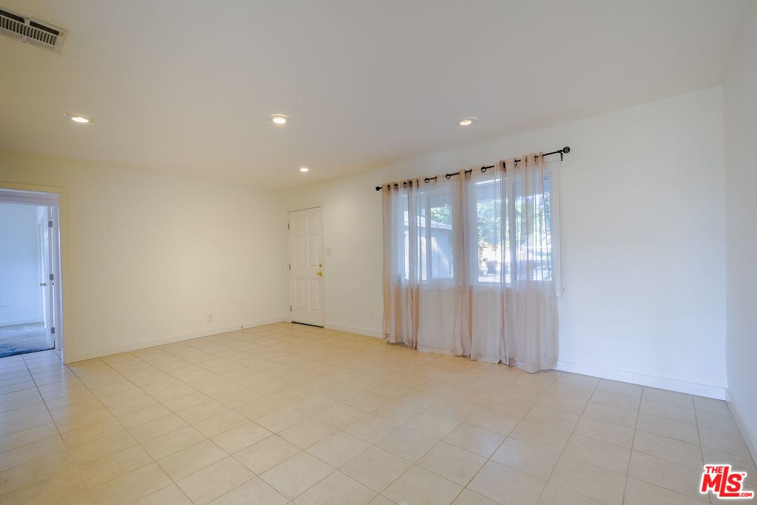 7037 Rhea Avenue Reseda, CA 91335 - Photo 9 of 35 Gallery Image 9