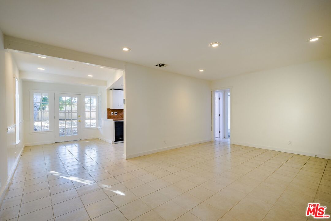 7037 Rhea Avenue Reseda, CA 91335 - Photo 10 of 35 Gallery Image 10