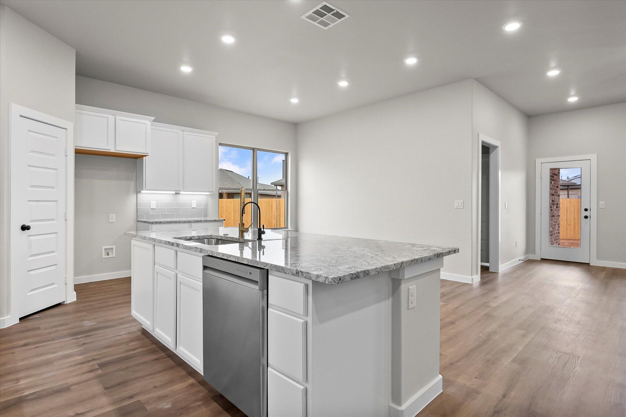 7436 30th Street Lubbock, TX 79407 - Photo 6 of 25 22-7436 30th_0845