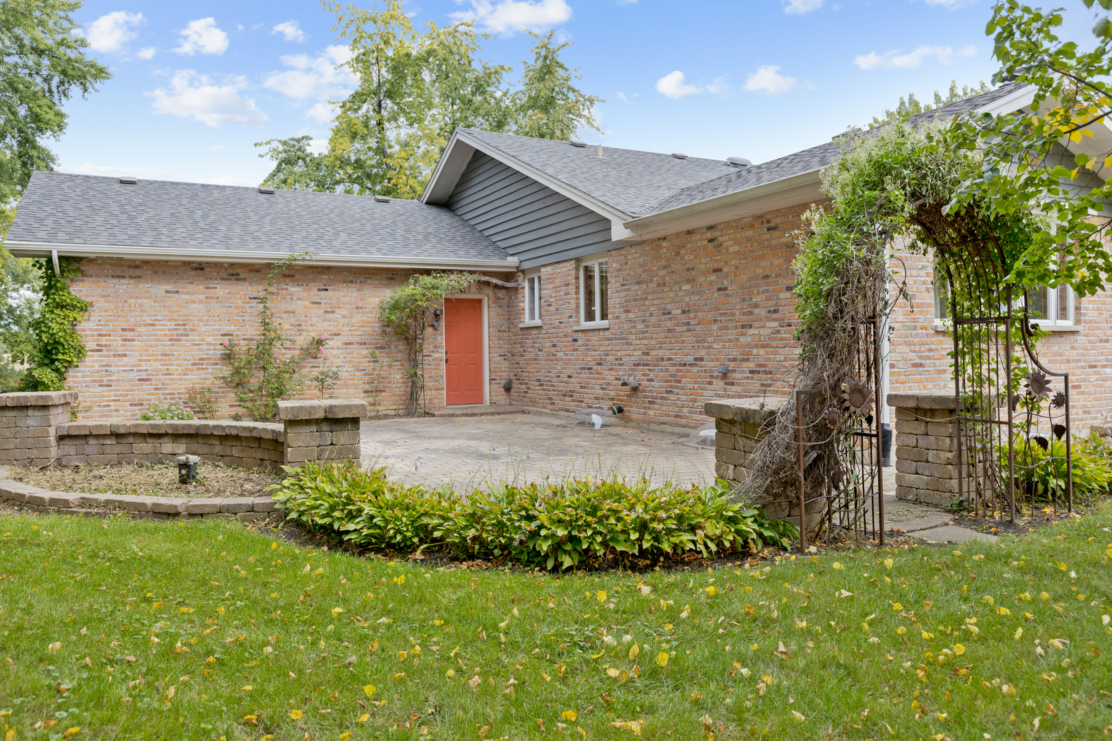 12929 Smith Road Manhattan, IL 60442 - Photo 33 of 41 a front view of a house with garden