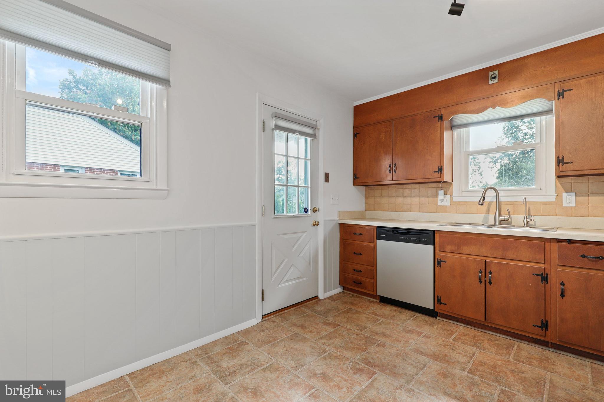 9515 Dawnvale Road Baltimore, MD 21236 - Photo 2 of 34