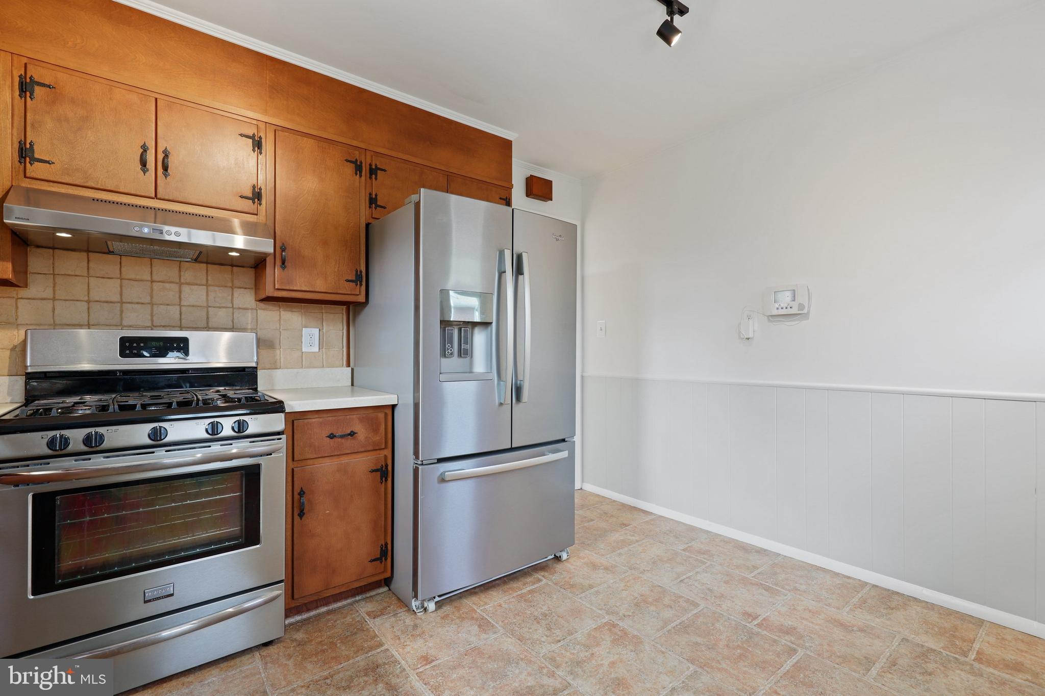 9515 Dawnvale Road Baltimore, MD 21236 - Photo 4 of 34