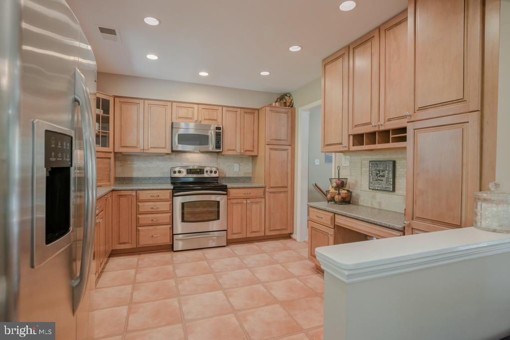 8113 Higham Road Lorton, VA 22079 - Photo 15 of 46 Kitchen