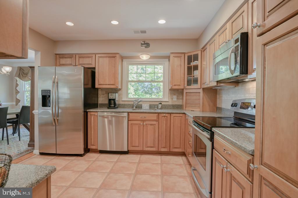 8113 Higham Road Lorton, VA 22079 - Photo 16 of 46 Kitchen