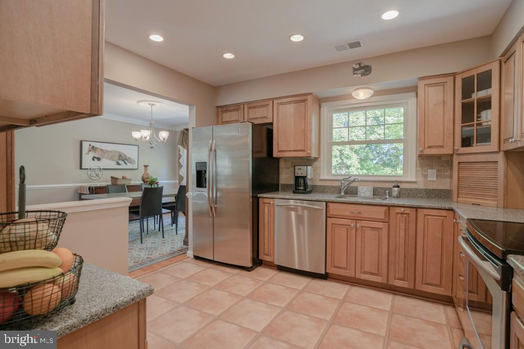 8113 Higham Road Lorton, VA 22079 - Photo 17 of 46 Kitchen