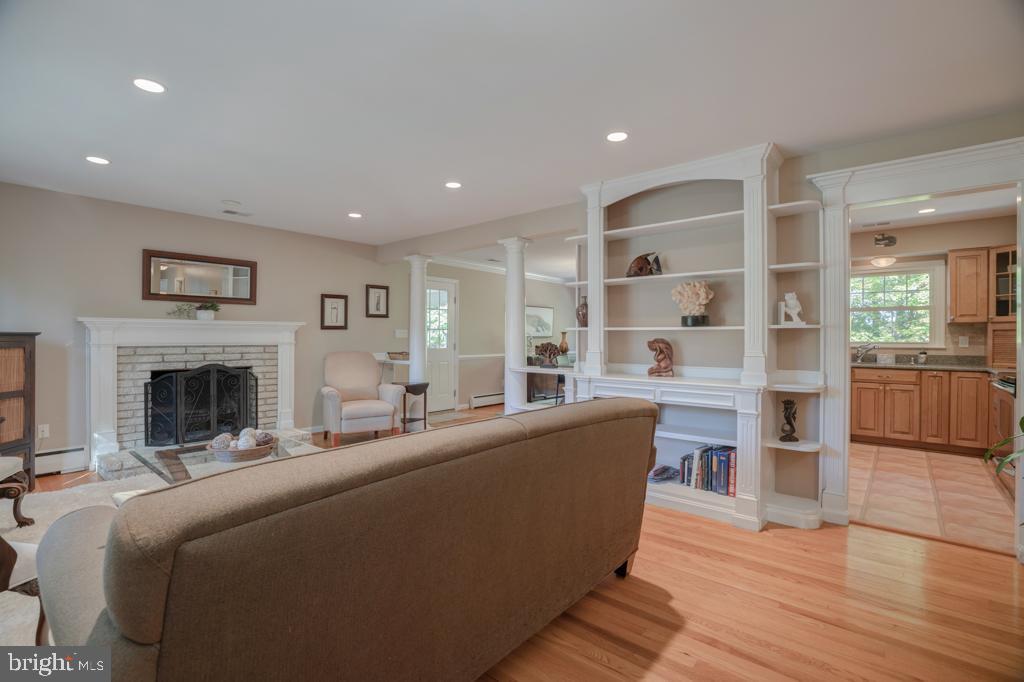 8113 Higham Road Lorton, VA 22079 - Photo 5 of 46 Living Room