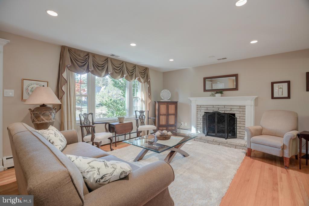 8113 Higham Road Lorton, VA 22079 - Photo 6 of 46 Living Room