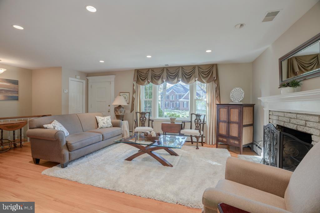 8113 Higham Road Lorton, VA 22079 - Photo 7 of 46 Living Room
