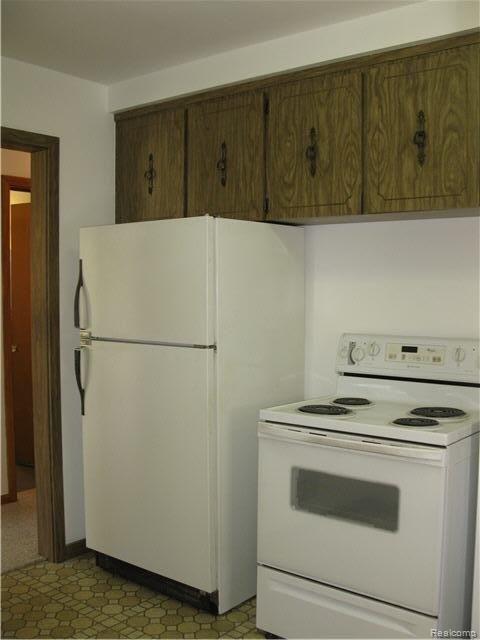 13308 Rosedale Street Southgate, MI 48195 - Photo 9 of 15 Sellers are leaving you the appl