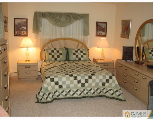 4 Windsor Road Edison, NJ 08817 - Photo 4 of 10