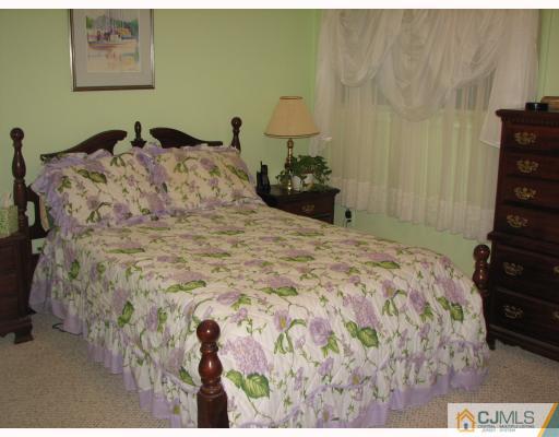 4 Windsor Road Edison, NJ 08817 - Photo 8 of 10