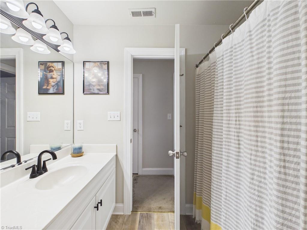 3105 Havasu Way High Point, NC 27265 - Photo 27 of 42 Full bathroon on the second floor.