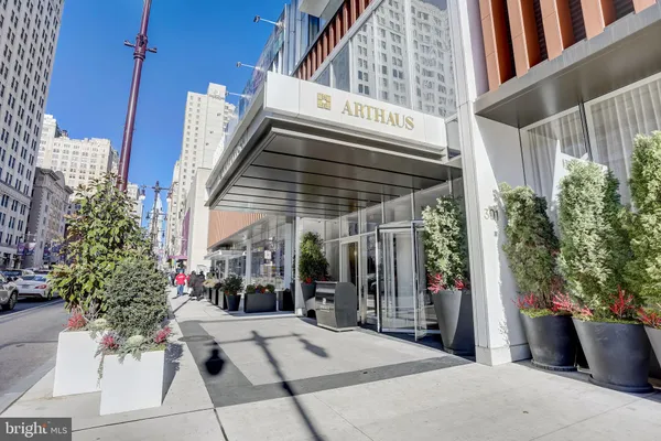 $9,800 | 301 South Broad Street, Unit 1201, Philadelphia, PA 19107