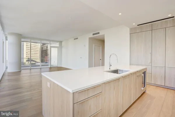 $9,800 | 301 South Broad Street, Unit 1201, Philadelphia, PA 19107