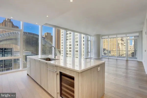 $9,800 | 301 South Broad Street, Unit 1201, Philadelphia, PA 19107