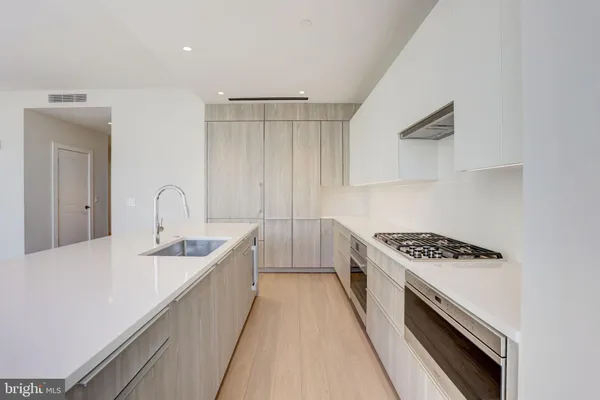 $9,800 | 301 South Broad Street, Unit 1201, Philadelphia, PA 19107