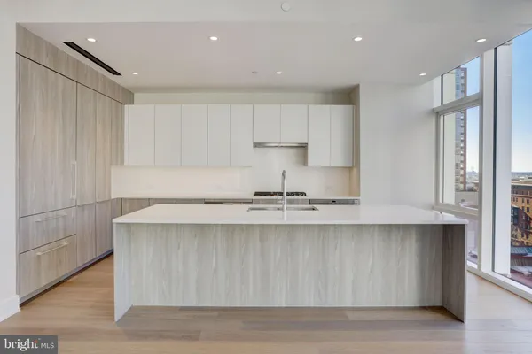 $9,800 | 301 South Broad Street, Unit 1201, Philadelphia, PA 19107