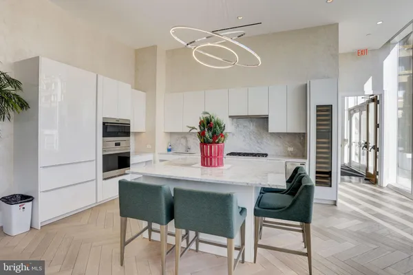 $9,800 | 301 South Broad Street, Unit 1201, Philadelphia, PA 19107