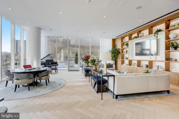 $9,800 | 301 South Broad Street, Unit 1201, Philadelphia, PA 19107