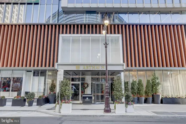 $9,800 | 301 South Broad Street, Unit 1201, Philadelphia, PA 19107